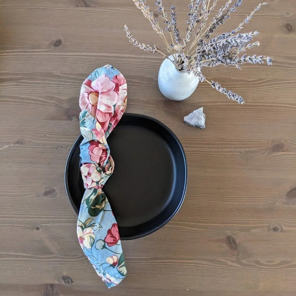 6 Vintage Handmade Cloth Napkins‎ - Romantic Floral Print on Blue Background